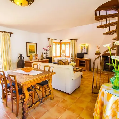 With Private Pool, Wifi And A/c Holiday home Port de Pollenca