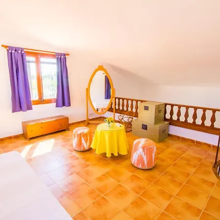 With Private Pool, Wifi And A/c Holiday home Port de Pollenca