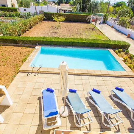 With Private Pool, Wifi And A/c Holiday home *