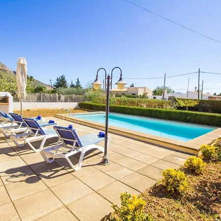 With Private Pool, Wifi And A/c Holiday home