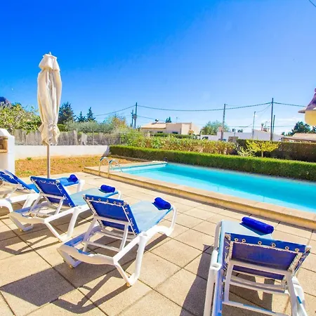 With Private Pool, Wifi And A/c Holiday home *