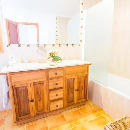 Holiday home With Private Pool, Wifi And A/c